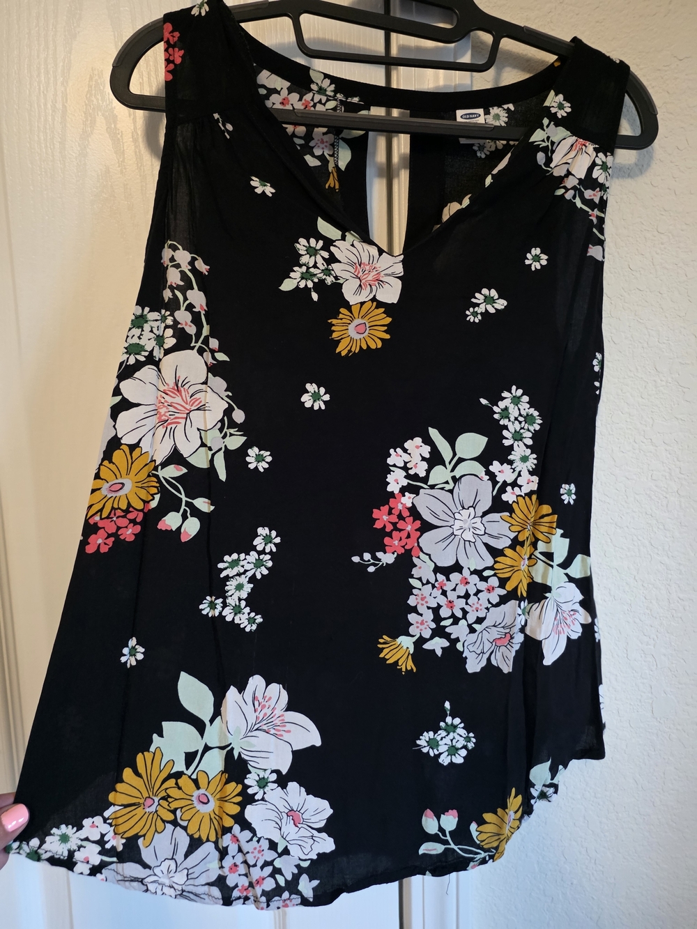 Old Navy Black FLORAL keyhole TOP